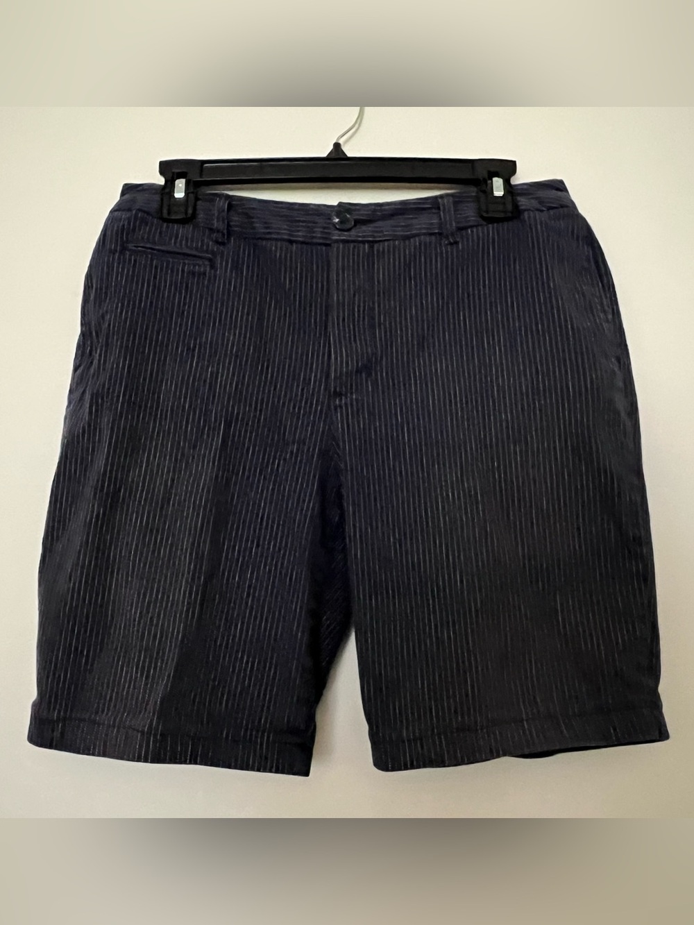 Women’s St. John’s Bay Size 10 Dark Navy Pinstripe Cotton Shorts - Picture 1 of 7